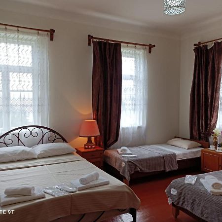 Megobroba Inn Dzentsmani Esterno foto