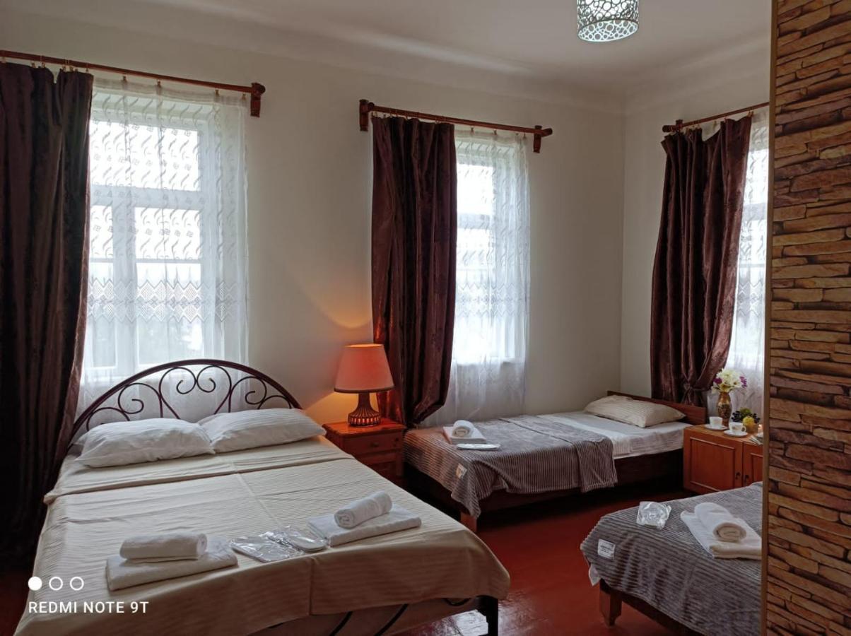 Megobroba Inn Dzentsmani Esterno foto
