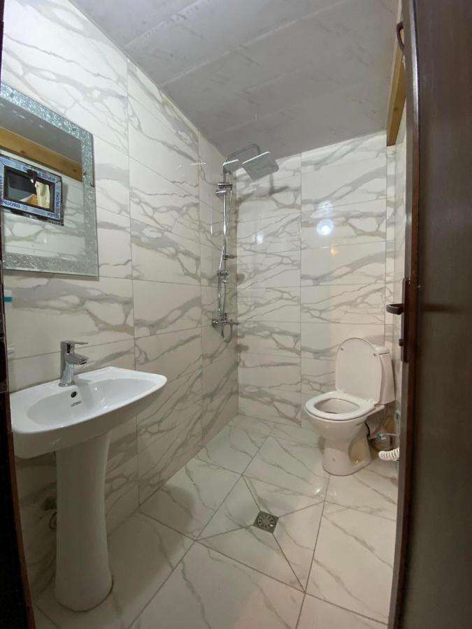 Megobroba Inn Dzentsmani Esterno foto