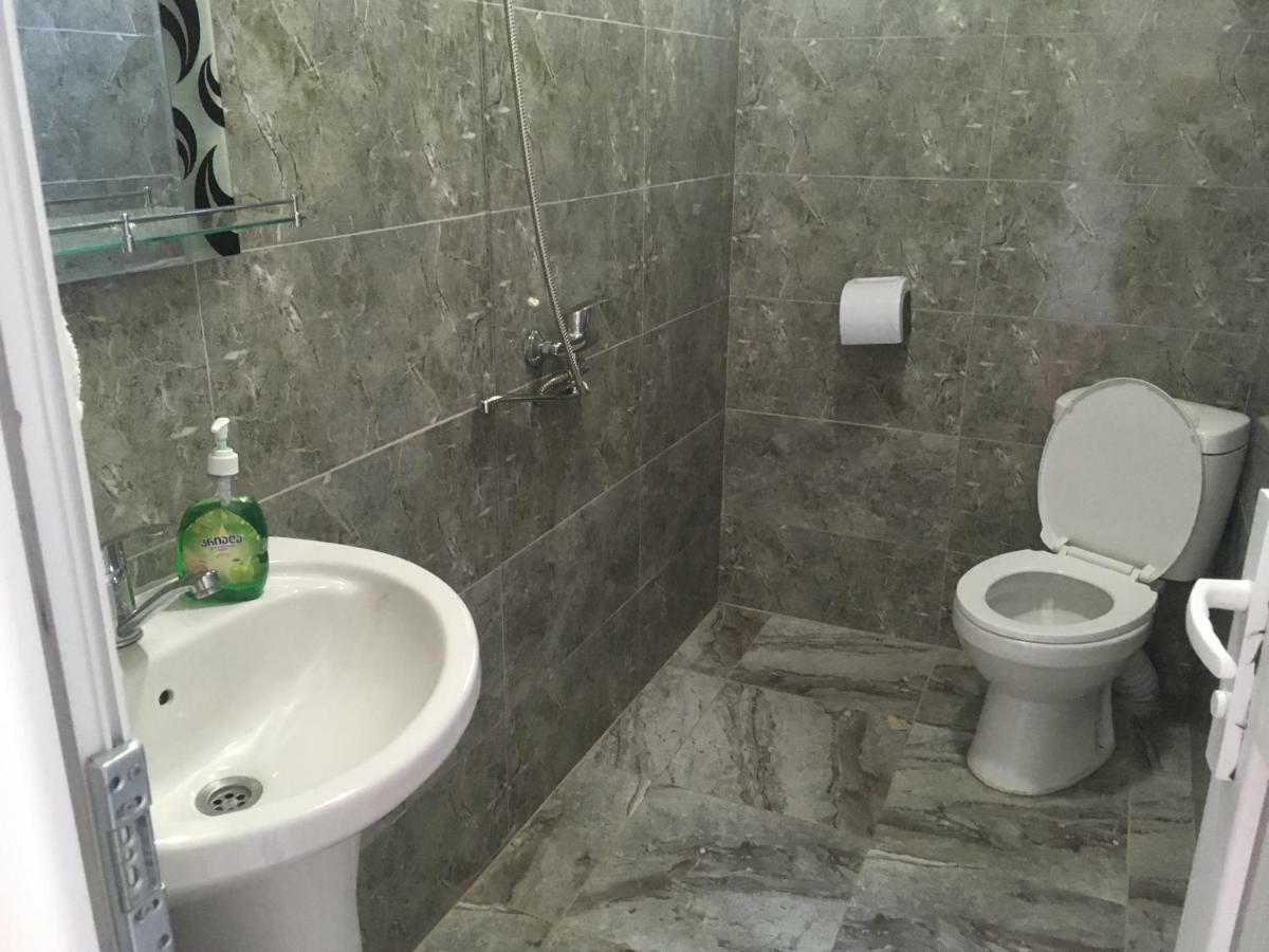 Megobroba Inn Dzentsmani Esterno foto